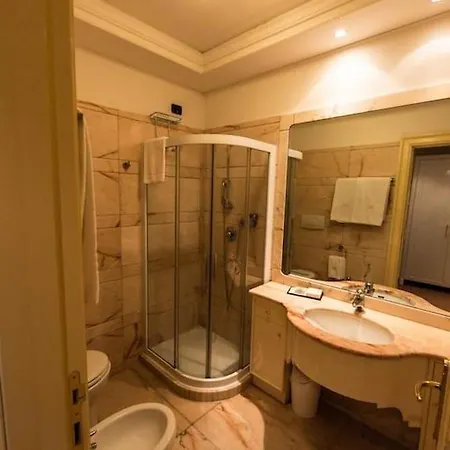 Hotel Lh Domus Caesari 4*