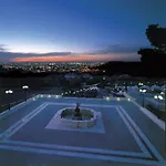 Lh Domus Caesari 4*