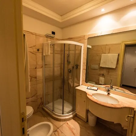 Ξενοδοχείο Lh Domus Caesari 4*