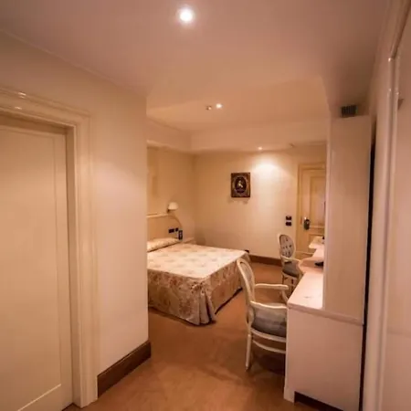 Hotel Lh Domus Caesari 4*