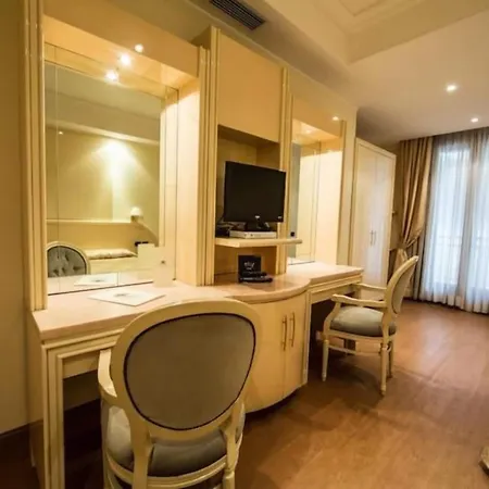 Ξενοδοχείο Lh Domus Caesari 4*