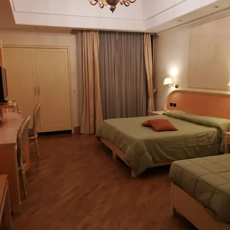 Lh Domus Caesari 4*