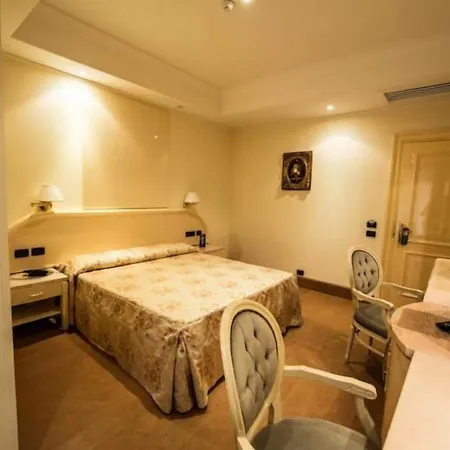 Lh Domus Caesari 4*