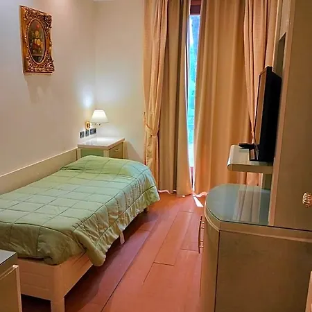 Lh Domus Caesari 4*