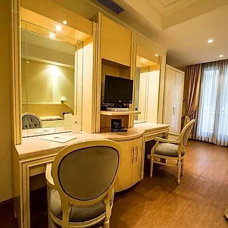 Lh Domus Caesari 4*