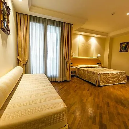 Lh Domus Caesari 호텔 4*
