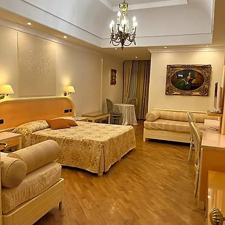 Ξενοδοχείο Lh Domus Caesari 4*