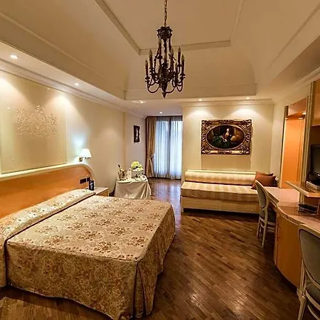Lh Domus Caesari 4*