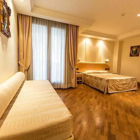 Hotel Lh Domus Caesari Marino