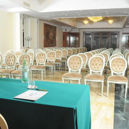 מלון Lh Domus Caesari 4*